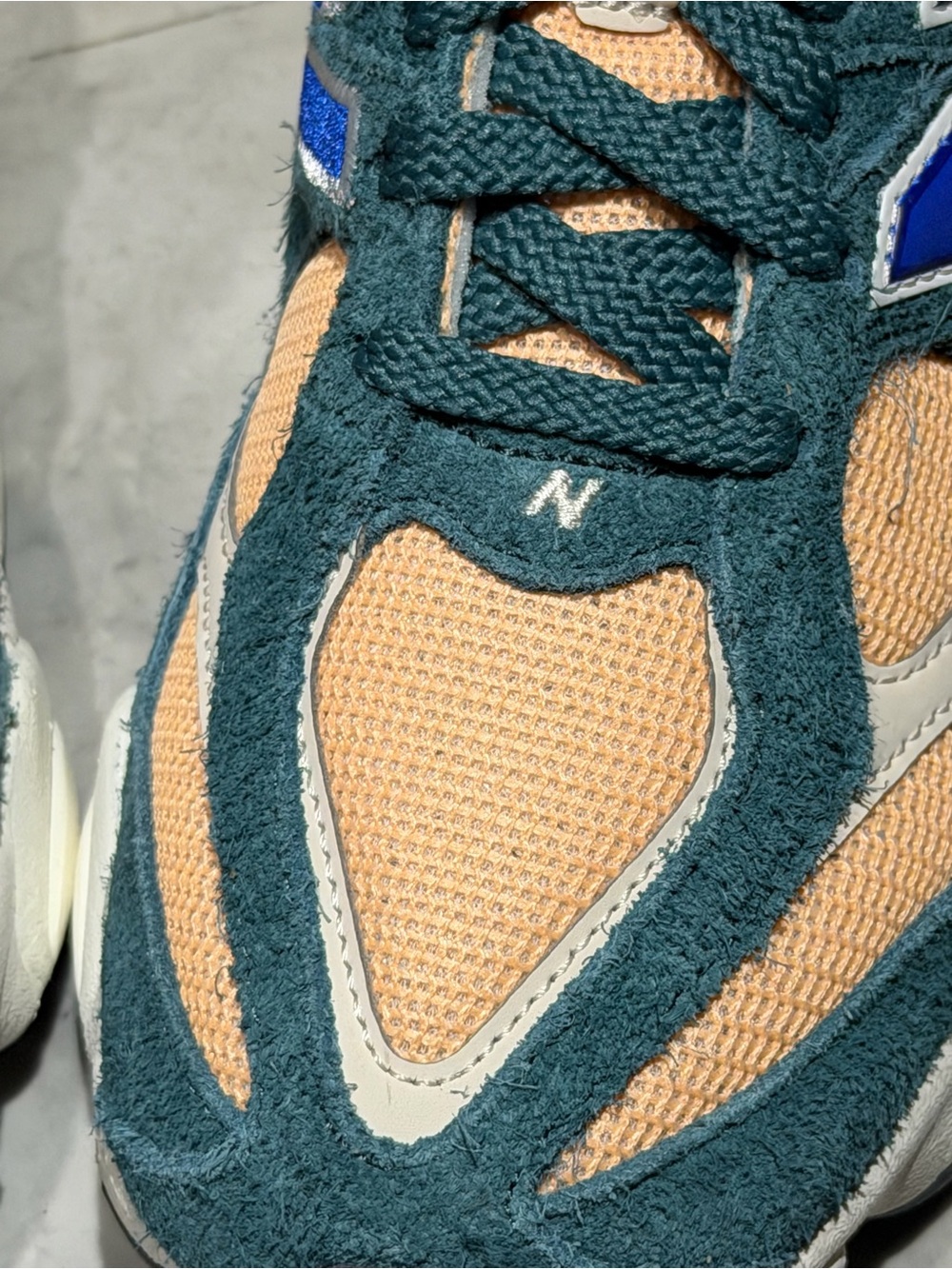 New Balance Teal & Peach Chunky Runner Sneakers 9060 (no box) - Picture 7 of 9